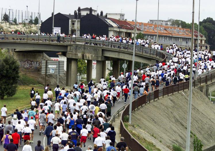 Una de las populares carreras que organizaba Pryca y, más tarde, el centro comercial Peñacastillo, en 2002.