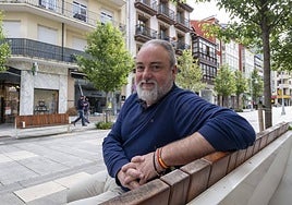 Roberto García Corona posa para la entrevista en la céntrica calle Ancha.