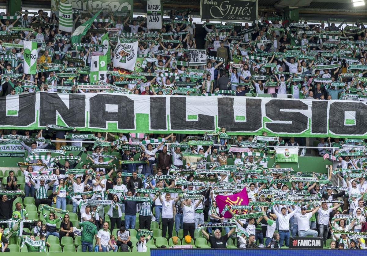 La Gradona y Tribuna Nortedurante el partido frenteal Elche.