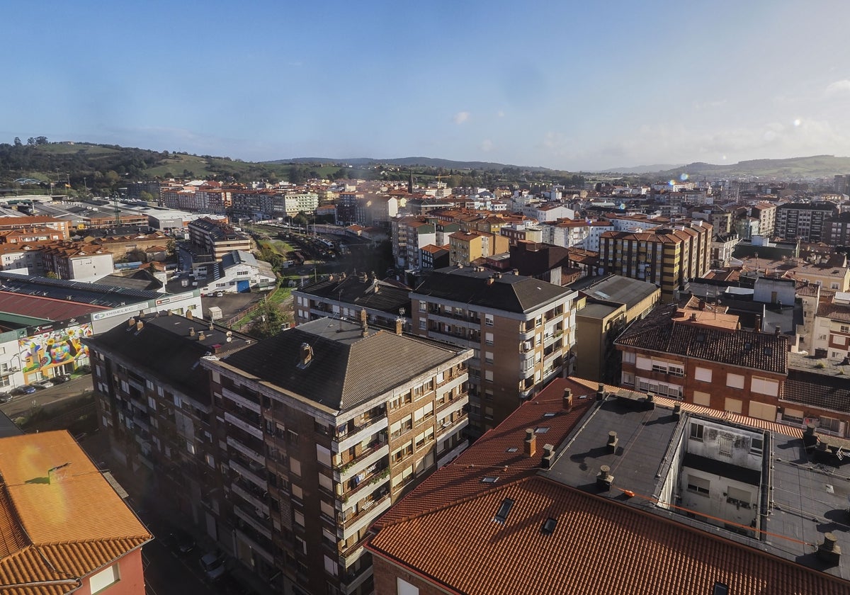 La renovación del Plan General y la regeneración urbana de Torrelavega son una prioridad dentro de esta línea estratégica.