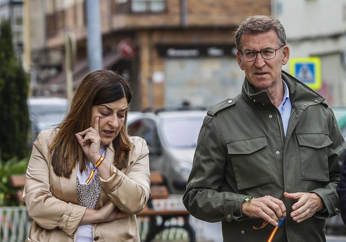 La presidenta de Cantabria, María José Sáenz de Buruaga, con el líder del PP, Alberto Núñez Feijóo.