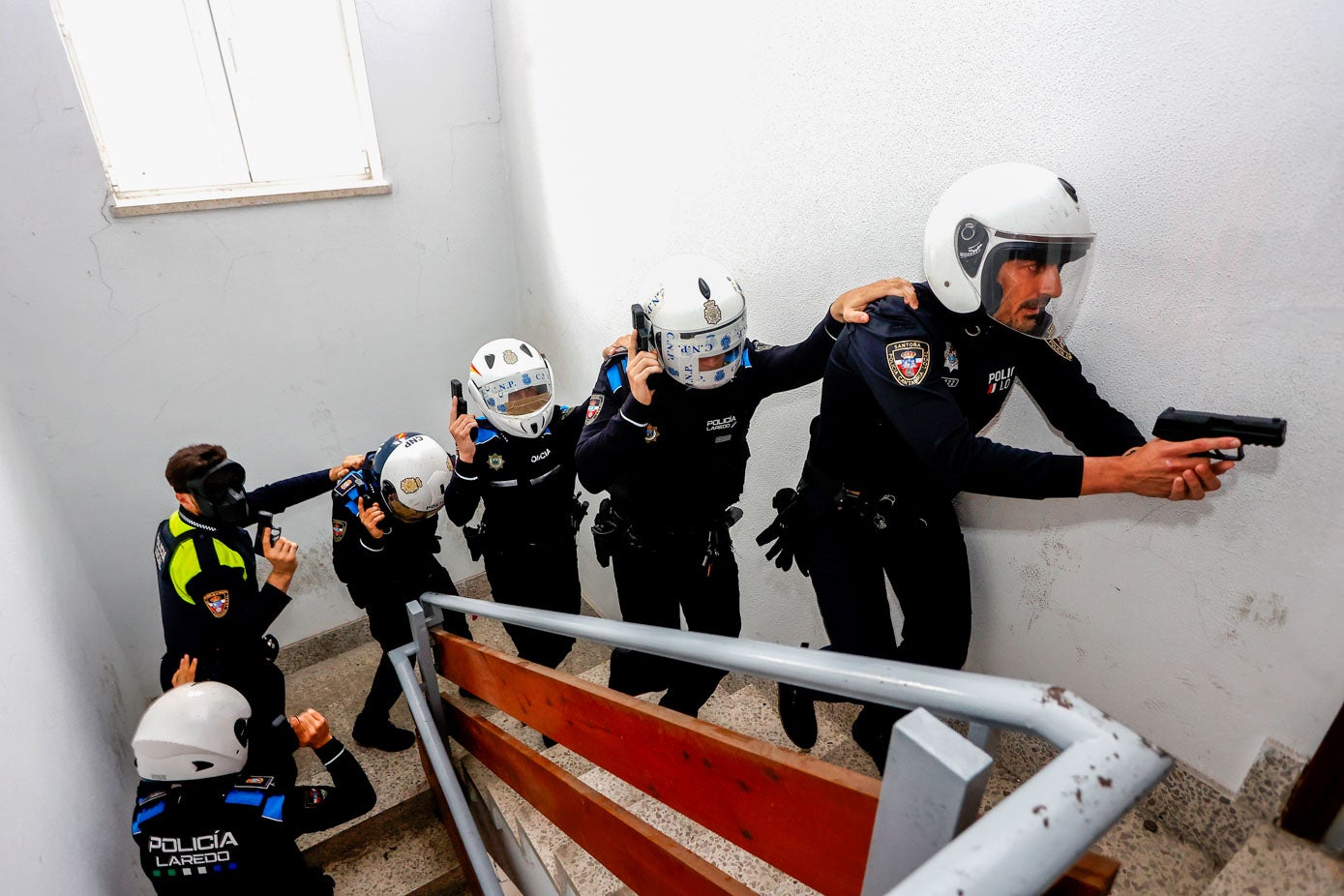 La jornada formativa se enmarca en una nueva edición del Curso Básico de Policía Local, iniciada hace un mes con competencias teóricas y prácticas para 16 aspirantes.