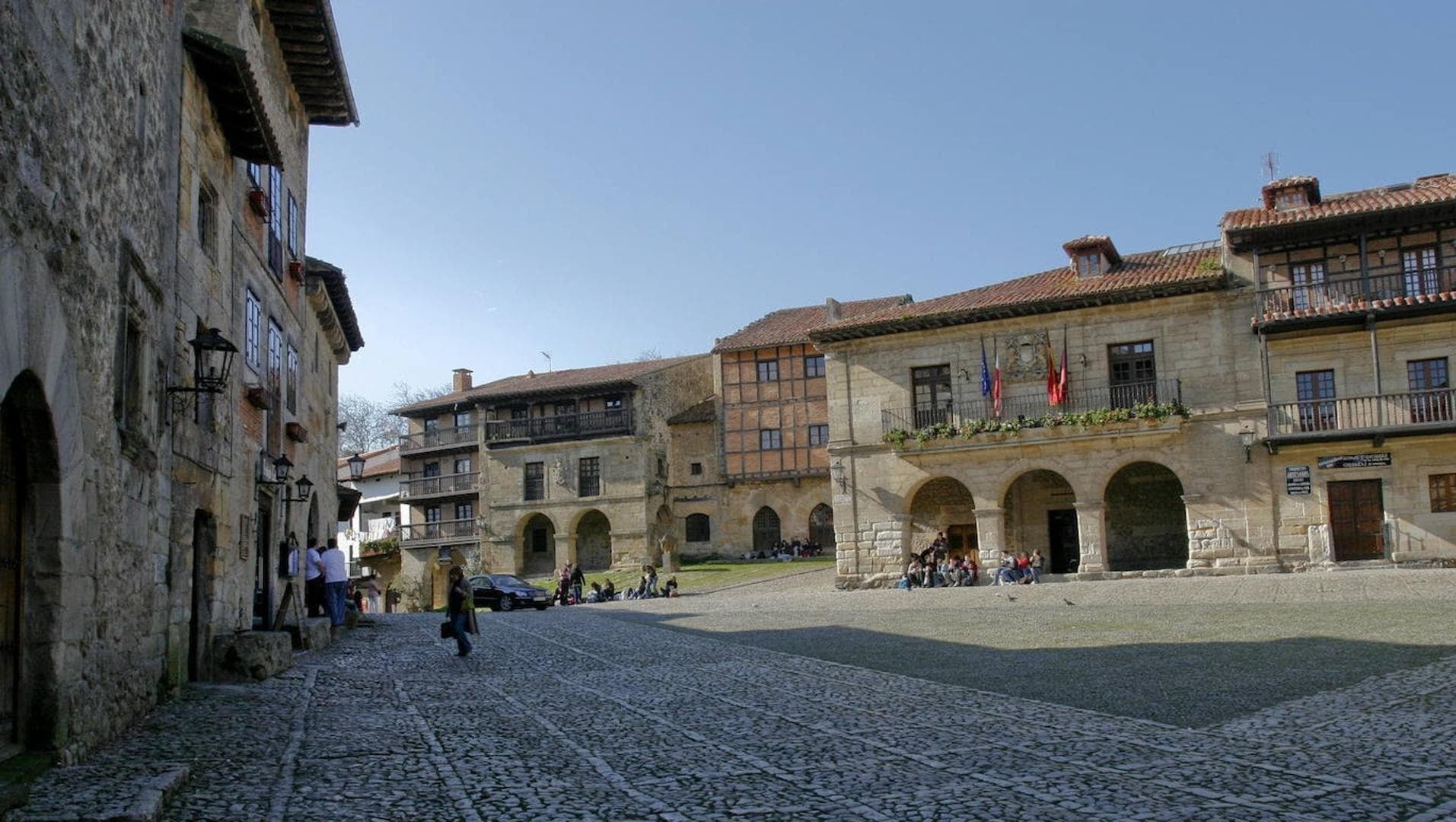 Vista exterior del Ayuntamiento de Santillana del Mar.