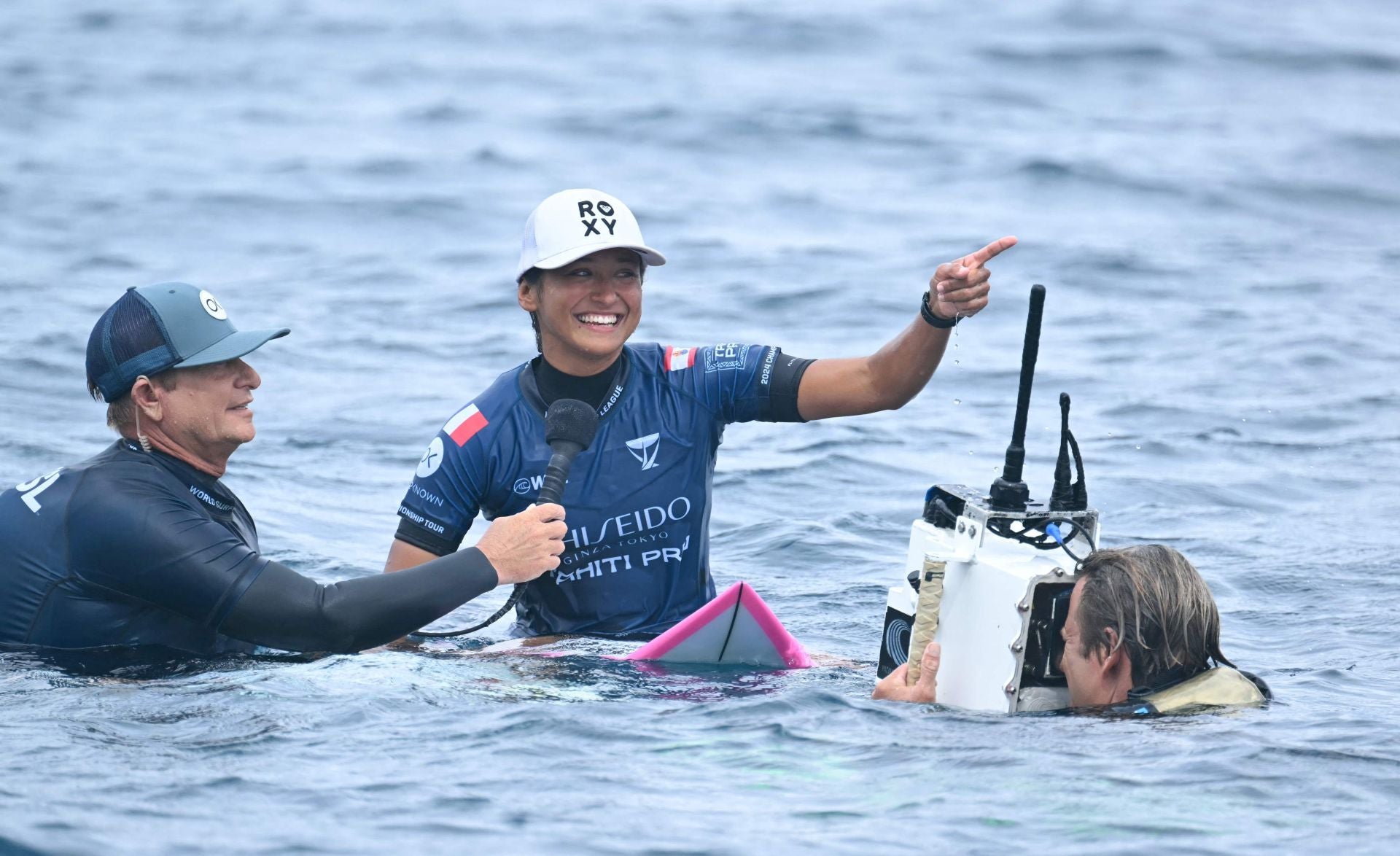 Entrevista en el agua a Vahine Fierro, tras su actuación en Teahupo'o.