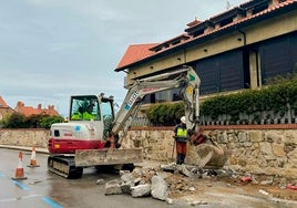 Las obras de rebajes de aceras ya están en marcha.