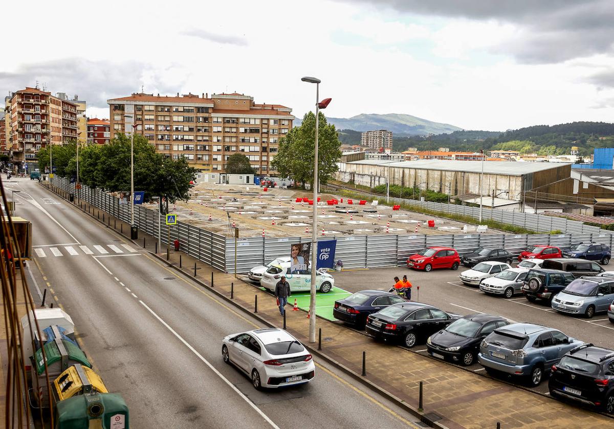 En La Carmencita se está construyendo el primer aparcamiento público en altura de la ciudad.