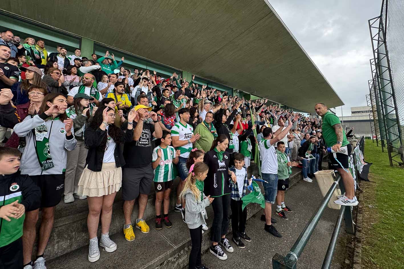 Cánticos de apoyo al Racing.