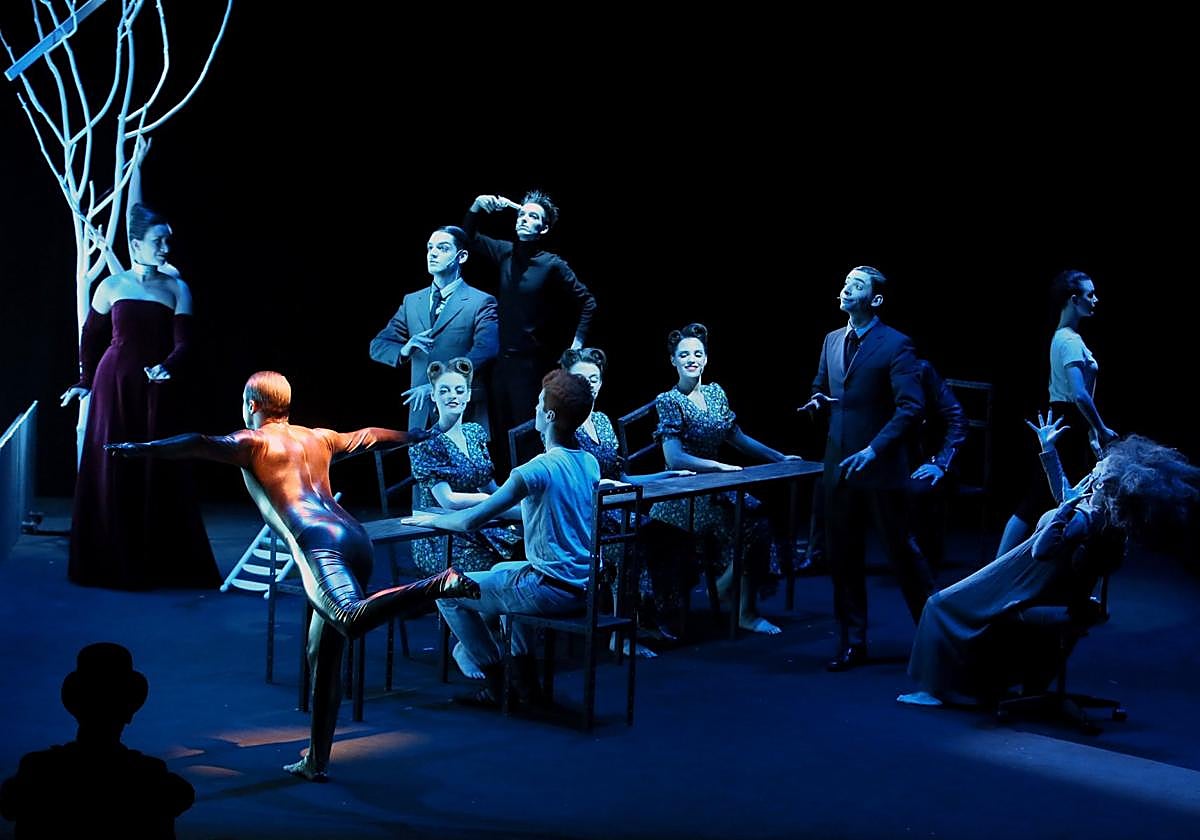 Imagen de 'Hamletmachine', en un histórico montaje de Robert Wilson.