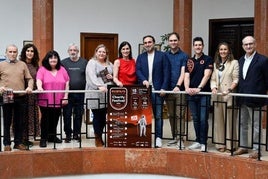 Imagen de los organizadores del festival en el Ayuntamiento de Santander.