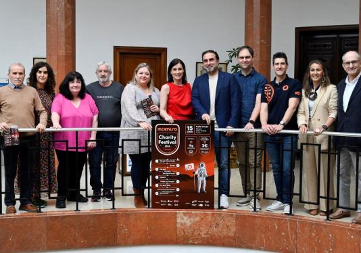 Imagen de los organizadores del festival en el Ayuntamiento de Santander.