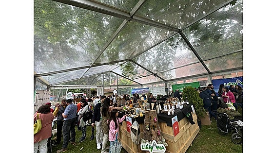 Los productos y artesanía de Liébana se mostraron en la Feria Gastronómica de Zalla