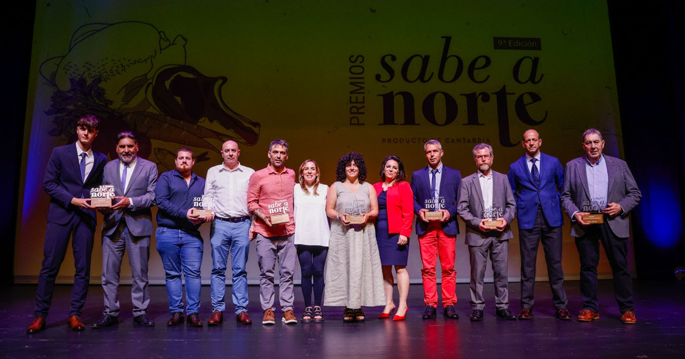 Foto de familia tras la entrega de premios.