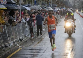 Berihu Aregawi es el nuevo plusmarquista mundial de 10 Kilómetros en ruta, con los 26.32 que hizo en Laredo en 2023.