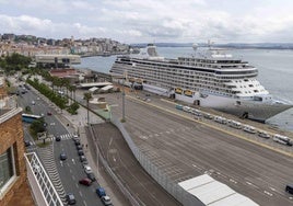 El Seven Seas Splendor atracado en Santander
