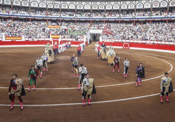 Roca Rey, Pablo Aguado y Cayetano, en el paseíllo de la corrida del 25 de julio del año pasado en la plaza de toros de Santander.