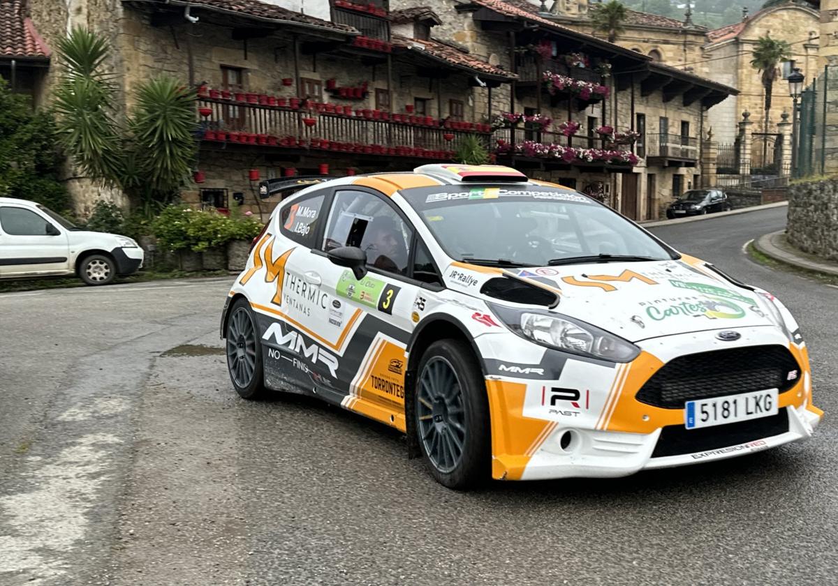 José Manuel Mora e Iván Bajo, con su Ford Fiesta Rally2.