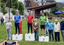 Podio del Campeonato Regional, con Miguel del Río en lo más alto.