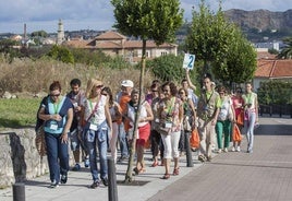 Turismo anuncia una nueva convocatoria de exámenes para obtener el carné oficial de guía en Cantabria