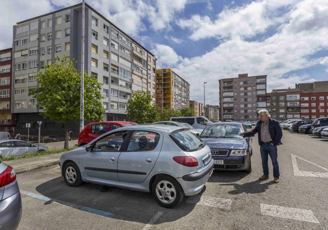 Los usuarios llegan a esperar una hora para aparcar.