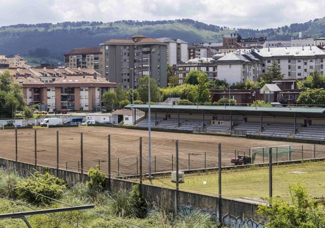 Una imagen de las obras que se están acometiendo en el campo de La Planchada