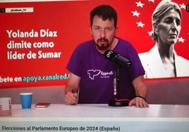 Pablo Iglesias con la camiseta de Cantabria en La Base, el programa que dirige y presenta en Canal Red.