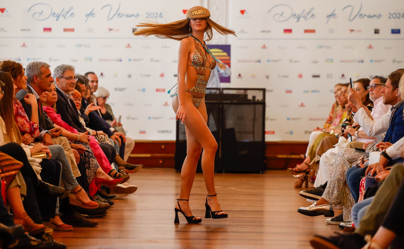 La modelo y bailarina Sandra Jara, con un trikini de Amada Lois.