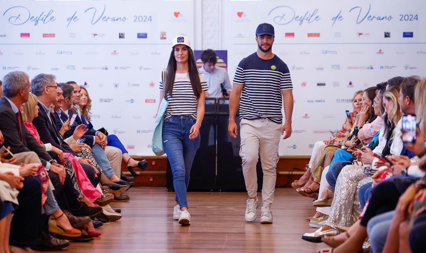 Dos de los participantes en el desfile de 'El Botuco'.