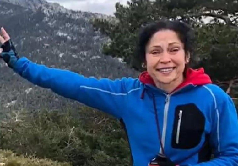 Ana López en un recorrido por la montaña tras nueve meses de recuperación de un grave accidente en León.