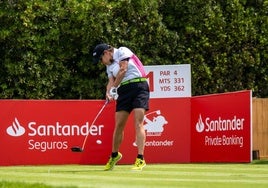 Marta Muñoz, en la salida del hoyo 1 en Pedreña.