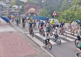 Multitudinaria Marcha Cicloturista por las calles de Los Corrales.