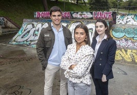 Jorge Santiago Merino, Ángela Prada Cavia y Ana Mateo Ruiz, los alumnos que han obtenido las calificaciones más altas de la fase general de la EBAU en Cantabria.