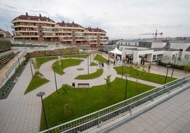 Los nuevos jardines urbanizados en la zona norte de la parcela del hospital Padre Menni