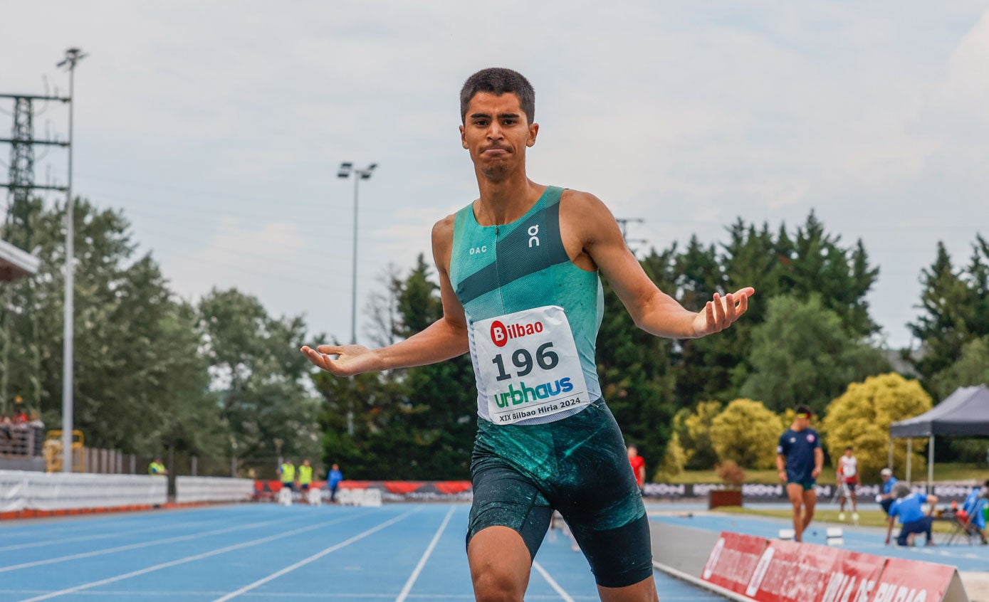 El torrelaveguense, ataviado con una camiseta verde y el dorsal 196 a la espalda