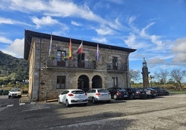 Exterior del Ayuntamiento de Limpias.