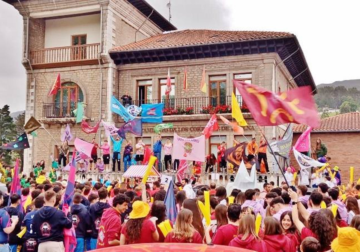 Las peñas sanjuaneras siguen dando color y alegría a las fiestas de Los Corrales.