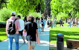 Alumnos en un campus de Silicon Valley.