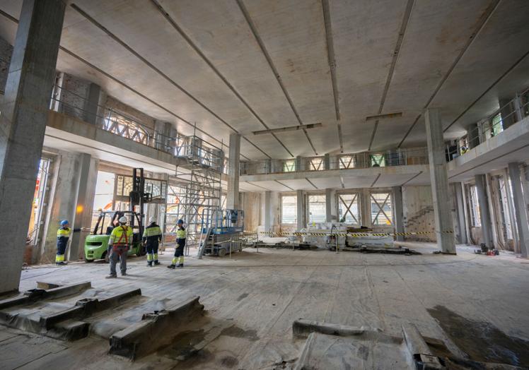 Con la fachada exenta ya estabilizada, el avance de la construcción es visible y notorio en todos los espacios como este área dedicado a la tecnología.