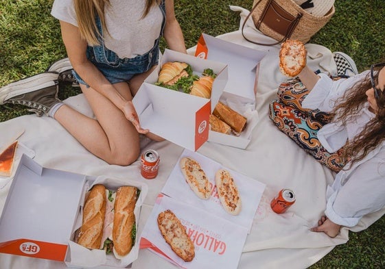 Picnic con los diferentes productos de Gallofa&Co