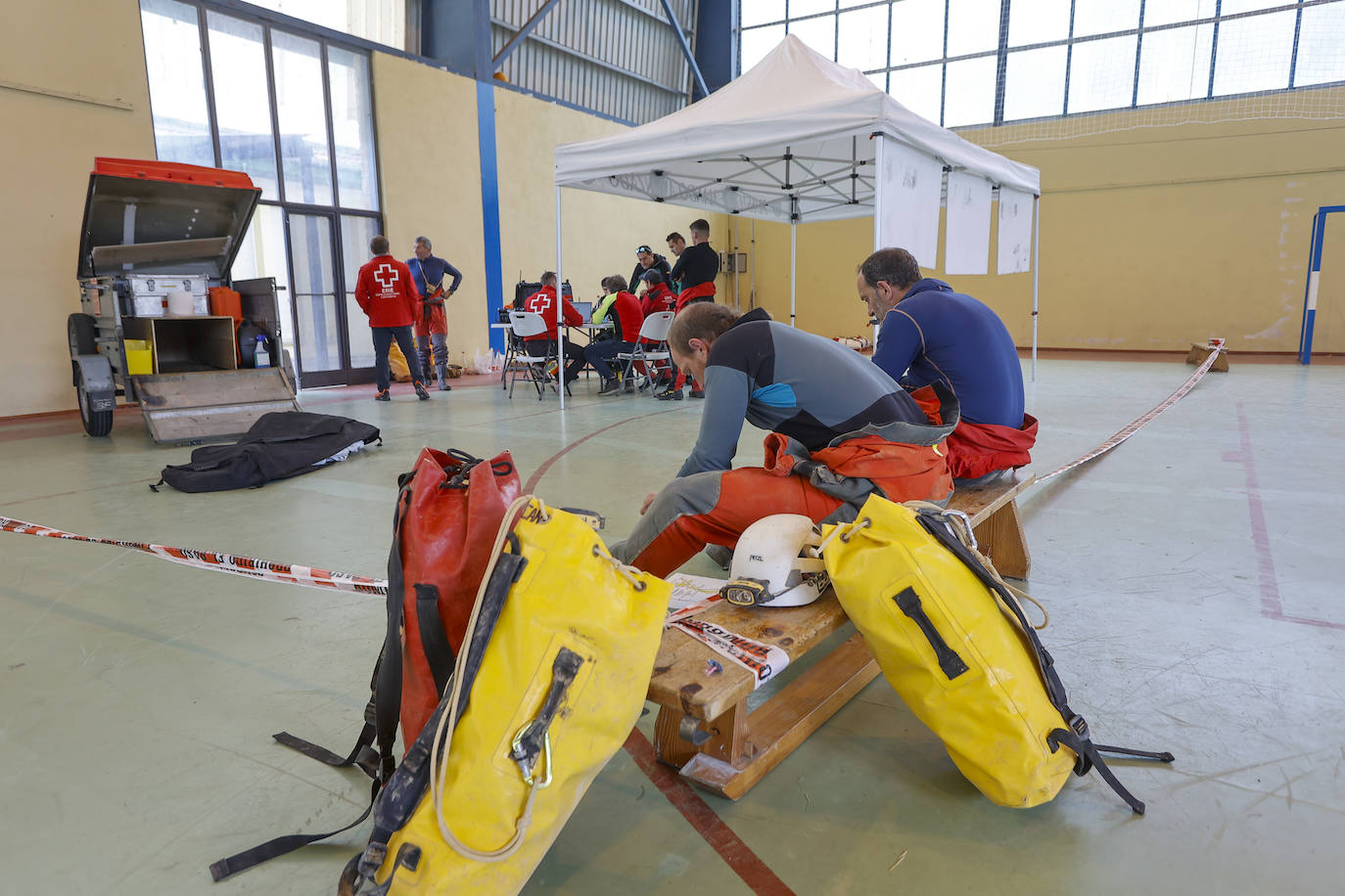 Especialistas es espeleosocorro forman parte del equipo