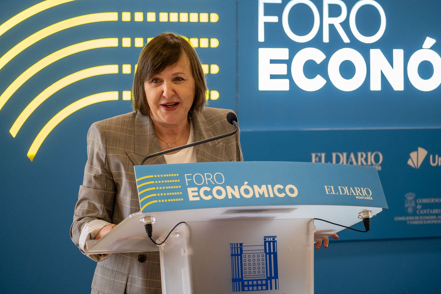 La economista María Lladró ha impartido una charla con tintes más filosóficos que económicos, como ella misma ha reconocido.