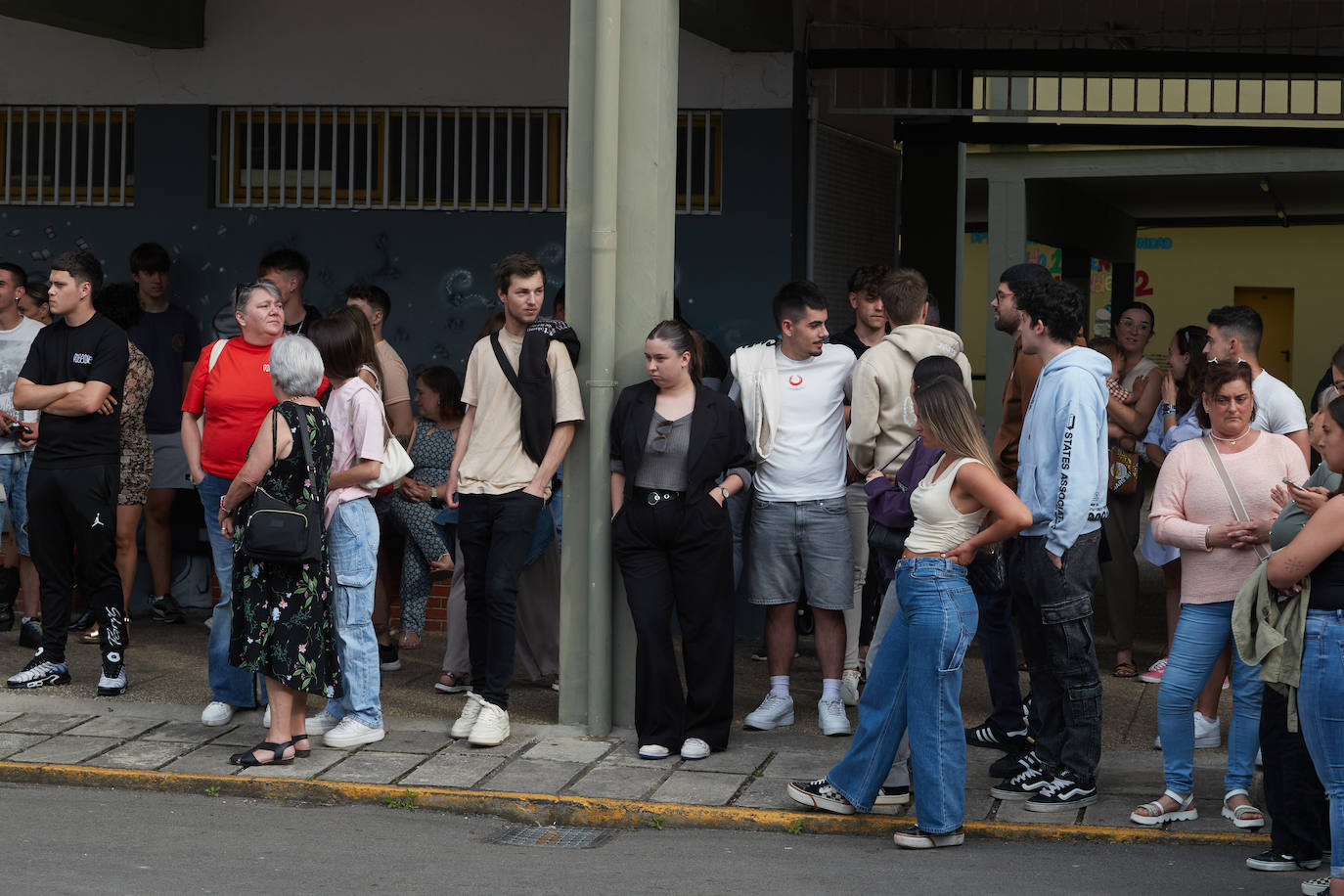 Al acto asistieron más de un centenar de personas, la mayoría amigos y compañeros.