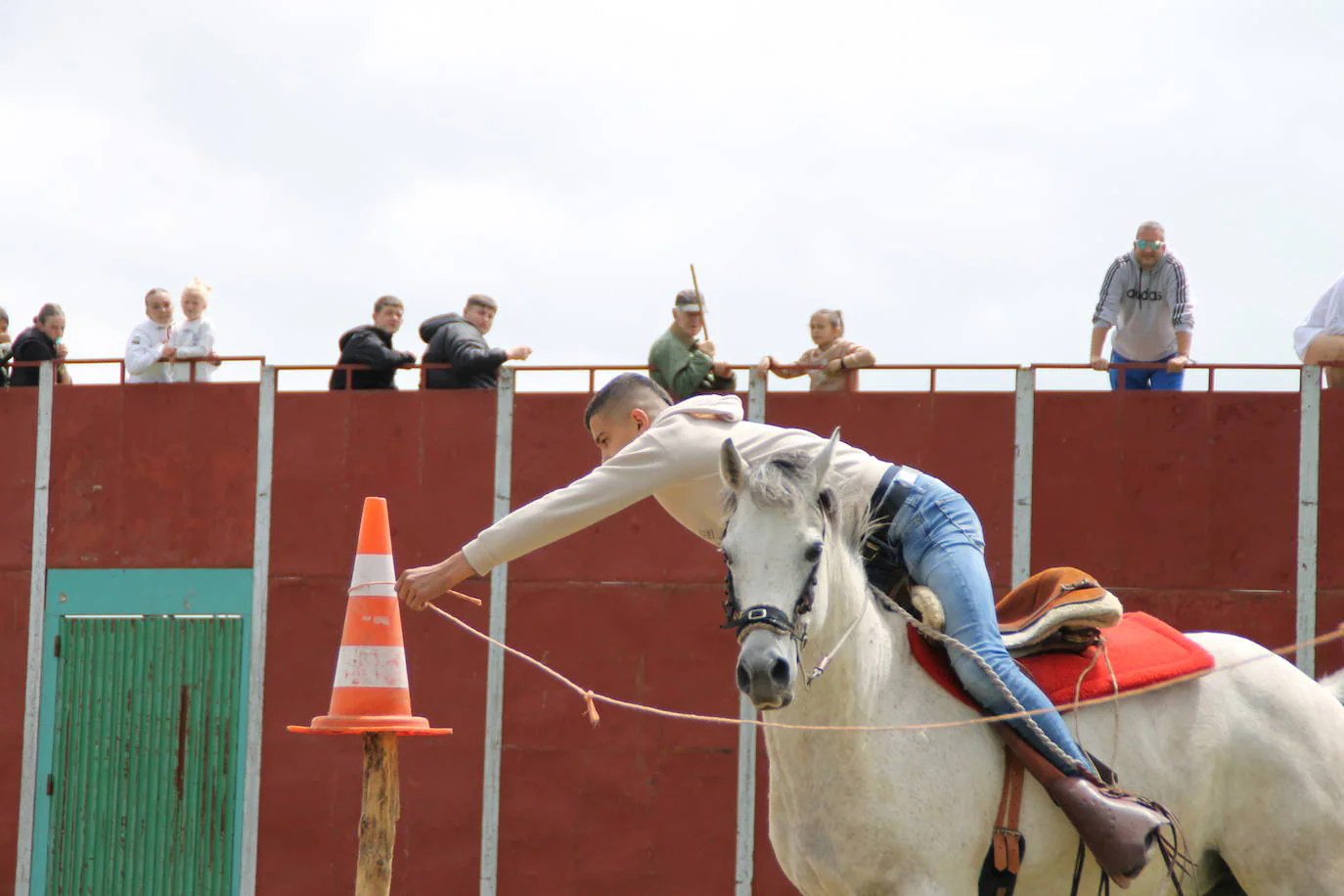 Yincana a caballo en Requejo | El Diario Montañés