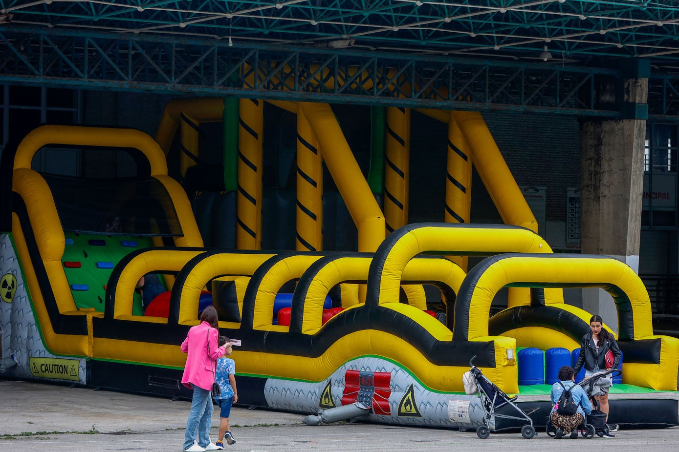 Muchos niños estrenaron las vacaciones disfrutando en El Ferial.