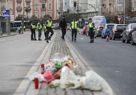 Flores en el lugar del accidente pocos días despues