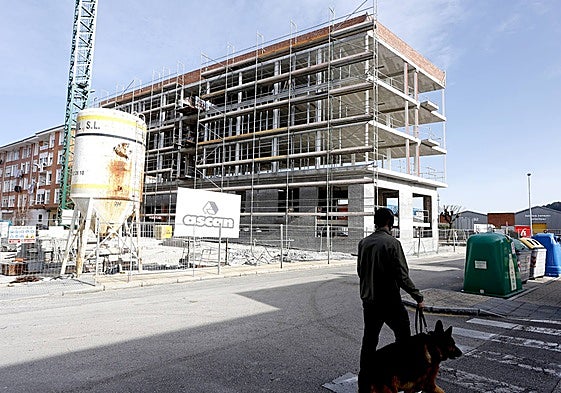 Hogar del Transeunte en Torrelavega, obra encargada a Ascán.