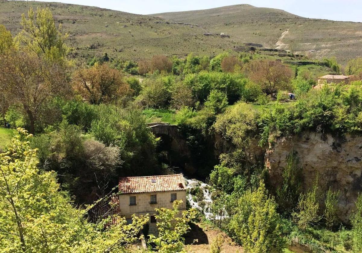 La ruta pasa por el Parque Natural de las Hoces del Alto Ebro y Rudrón.