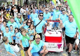 Peñistas posan durante La Patrona, el año pasado.