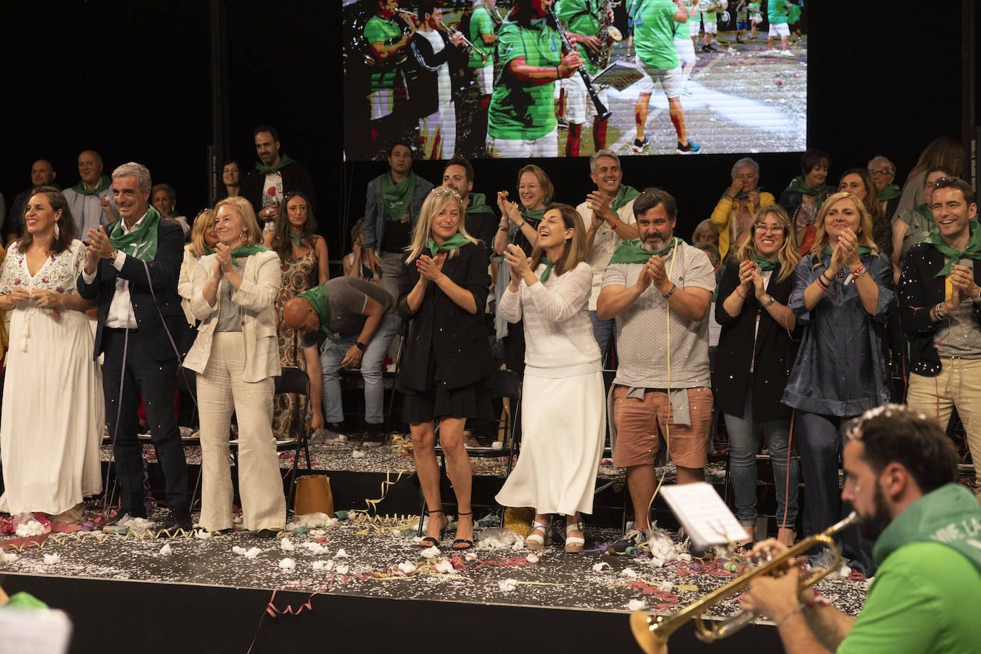 Las bandas musicales pusieron a bailar a las autoridades políticas.