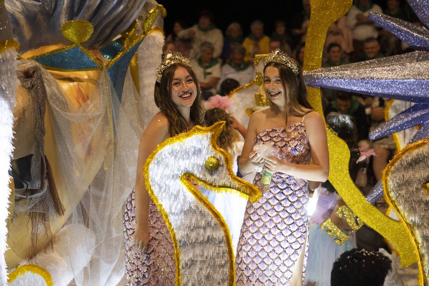 La temática marinera estuvo muy presente en varias carrozas.