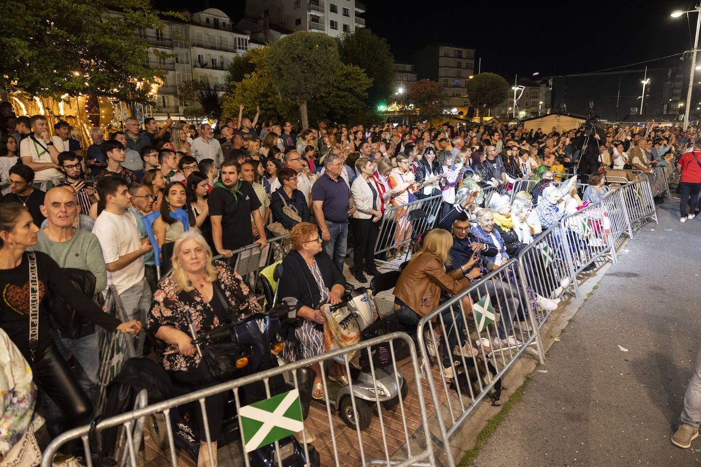 Miles de personas no quisieron perderse la fiesta castreña por excelencia.